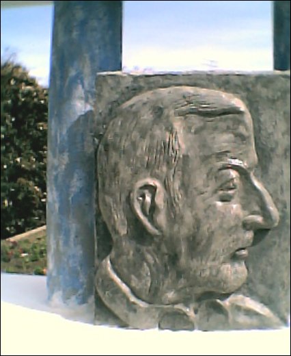 Monumento a Julio Maiztegui