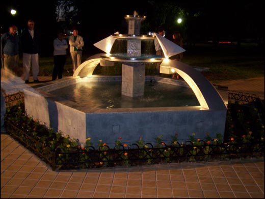 Inauguraci&oacute;n fuente de Plaza Sarmiento