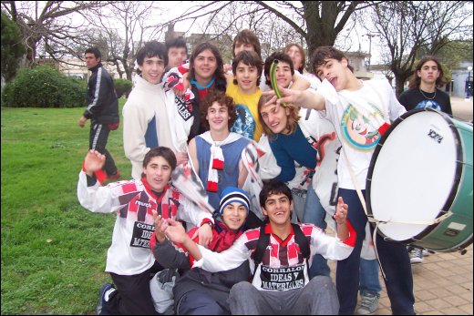 Hinchada del Club Atl&eacute;tico Paz