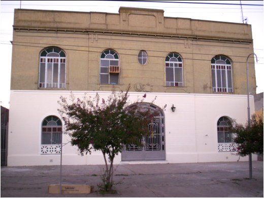 Fachada del ex edificio de la Sociedad Italia