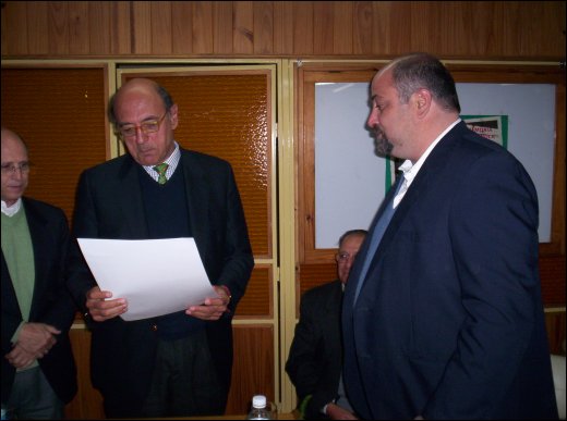 Ginitrini entrega diploma a Alvarez Gortari