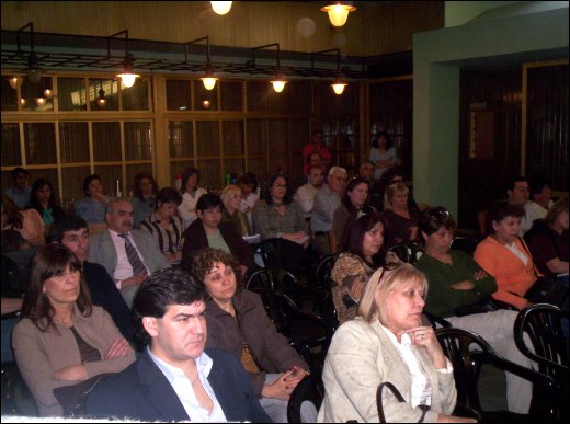 P&uacute;blico y autoridades asistentes